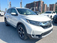 Le Honda CR-V Touring 2018 est un VUS compact haut de gamme qui se distingue par son design moderne,... (image 2)