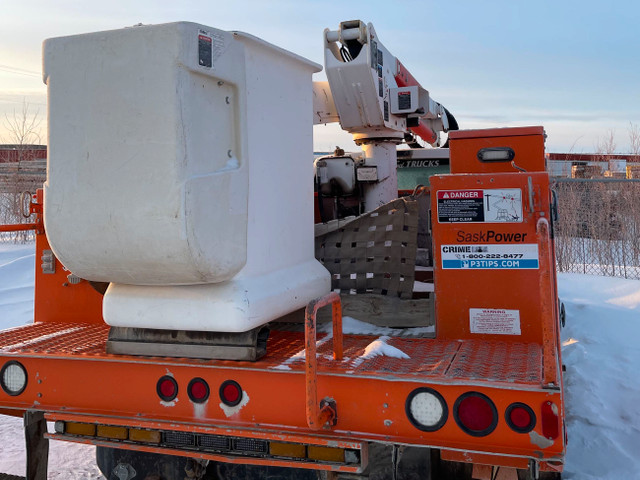 2008 Ford F550 4x4 Ext Cab Bucket Truck (non runner) in Heavy Trucks in Saskatoon - Image 3