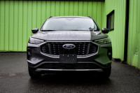 Low Mileage, Leather Seats, Sunroof, Premium Technology Package, Active Park Assist, Class II Traile... (image 3)