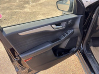 The Escape was built for a life in motion. From the spacious interior to the sleek, head-turning lin... (image 1)