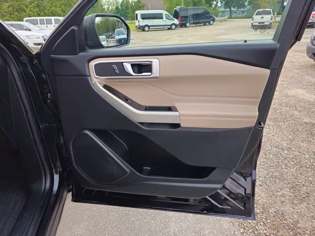 2020 Ford Explorer XLT 4WD in Cars & Trucks in Chatham-Kent - Image 44