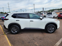 WAS: $28995 NOW: $279952021 Nissan Rogue S All Wheel Drive $27995 with only 87k Kms! Backup Camera,... (image 5)