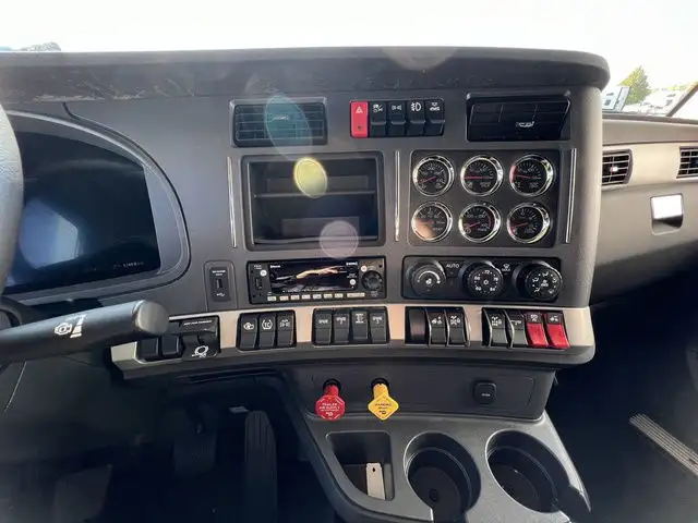 2025 Kenworth W990 in Heavy Trucks in Dartmouth - Image 17