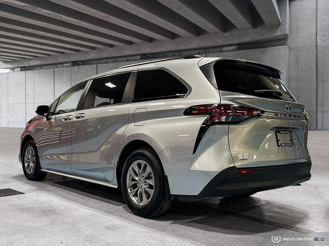  2022 Toyota Sienna LE in Cars & Trucks in Edmonton - Image 4
