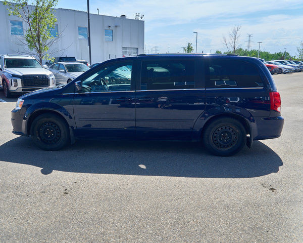 2017 Dodge Grand Caravan SXT Premium Plus | Leather Interior in Cars & Trucks in Edmonton - Image 2