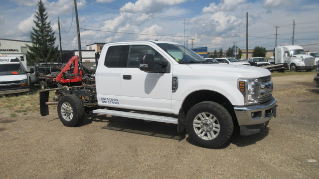2018 Ford F-350 XLT EXTENDED CAB & CHASSIS in Cars & Trucks in Edmonton - Image 4