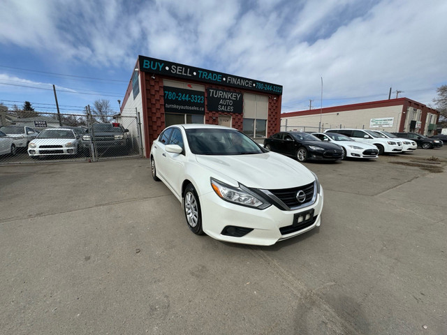 2017 Nissan Altima 4Cyl**Backup Camera**Push to start**Excellent in Cars & Trucks in Edmonton - Image 2