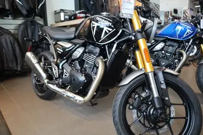 2024 Triumph Speed 400 Phantom Black / Storm Grey The Speed 400 brings Triumph’s unmistakable stripp...