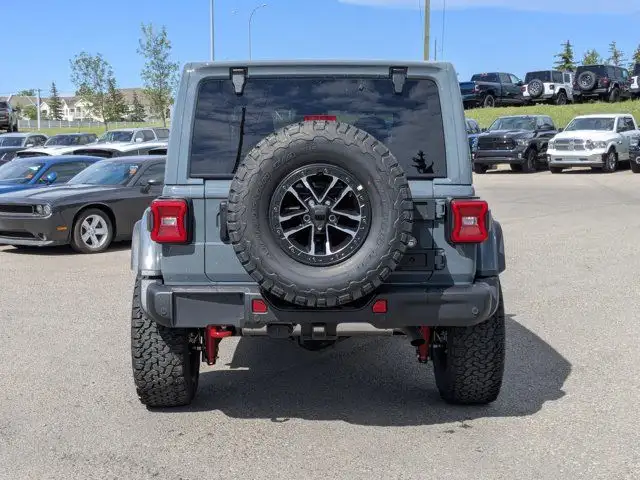2025 Jeep Wrangler Rubicon X - 35 A/T TIRES - BEADLOCK RIMS dans Autos et camions dans Calgary - Image 7