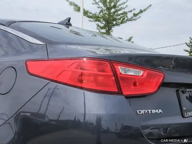2014 Kia Optima LX in Cars & Trucks in London - Image 16