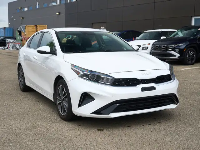 2022 Kia Forte EX | Charging Pad | Apple CarPlay | Heated Wheel in Cars & Trucks in Edmonton - Image 8