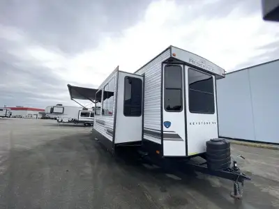 Keystone Residence destination trailer 40LOFT highlights: Loft Area Front Living Theatre Seating Fre...