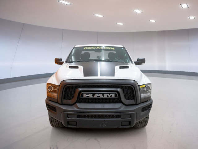 Ram 1500 Classic WARLOCK CREW 4X4 V8 *CARPLAY* GR LUXE HOOD SPOR dans Autos et camions  à Laurentides - Image 2