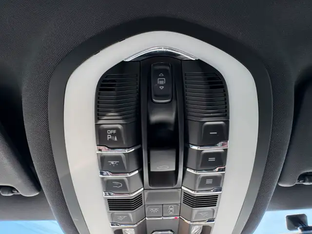 2018 Porsche Macan AWD dans Autos et camions dans Ottawa - Image 24