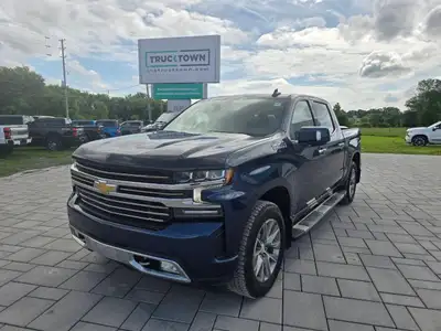 2022 Chevrolet Silverado 1500 LTD 4WD Crew Cab High Country with the 5.3L V8 and only 70,000kms. Cle...
