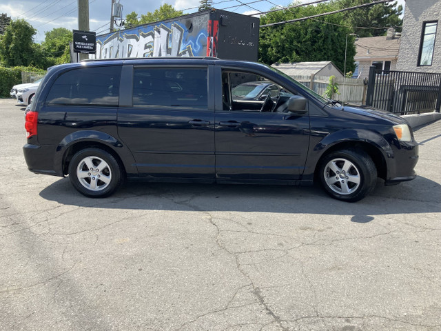 2011 Dodge Grand Caravan SXT * STOW N GO * in Cars & Trucks in Laval / North Shore - Image 4