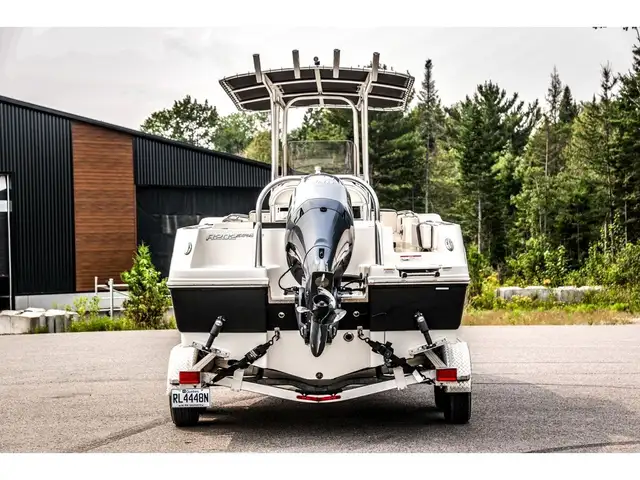 2020 Robalo R202 Explorer in Powerboats & Motorboats in Québec City - Image 10