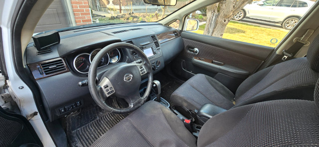 2012 Nissan Versa SL Hatchback in Cars & Trucks in City of Toronto - Image 3