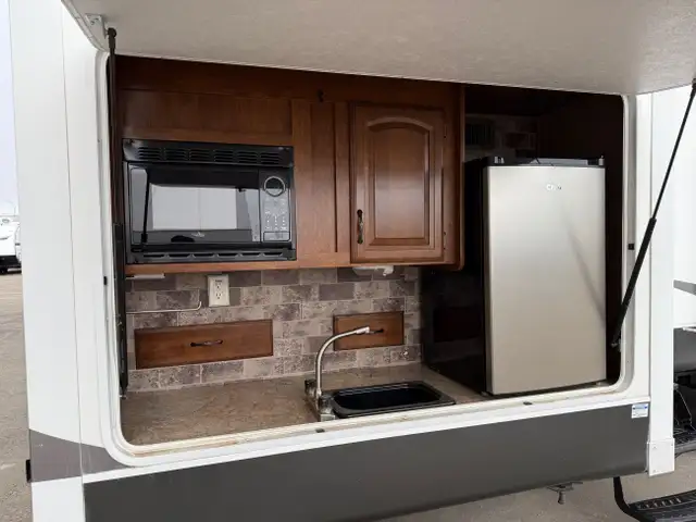 2015 Forest River Wildwood 402QBQ Destination Home in Park Models in St. Albert - Image 7