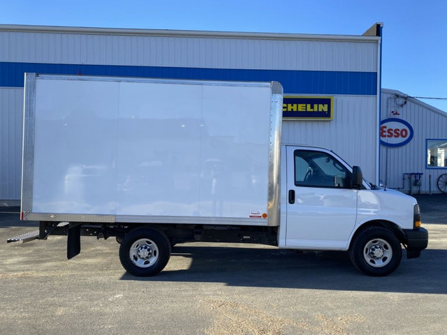 2022 Chevrolet Express Van Cube 12 pieds Express 3500 in Cars & Trucks in Thetford Mines - Image 4