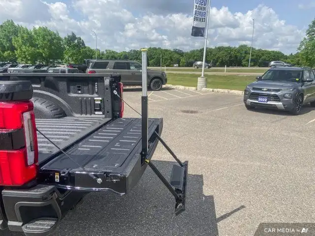 2025 Ford Super Duty F-250 SRW Platinum dans Autos et camions dans Brandon - Image 36