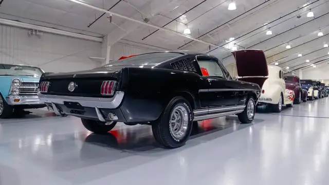 1966 Ford Mustang 2+2 Fastback in Classic Cars in London - Image 11