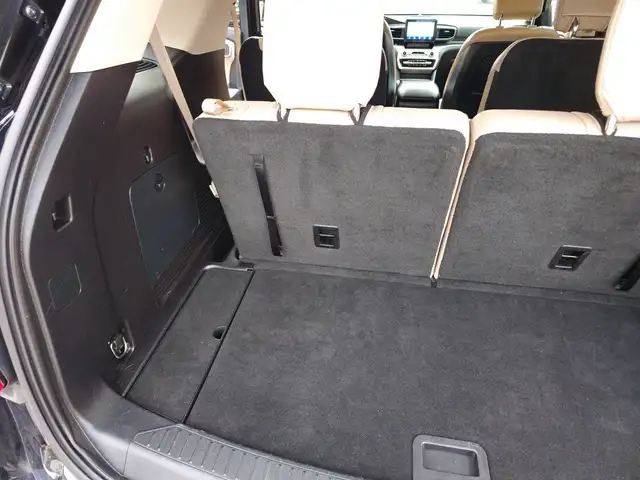 2020 Ford Explorer XLT 4WD in Cars & Trucks in Chatham-Kent - Image 36