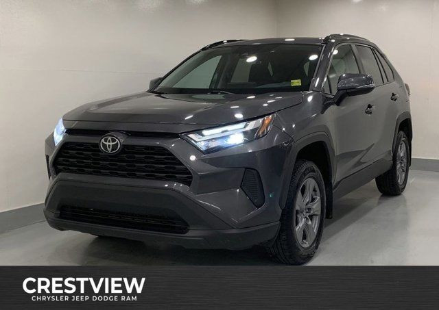 2022 Toyota RAV4 XLE * Sunroof * in Cars & Trucks in Regina