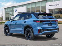 This Volkswagen Tiguan boasts a Intercooled Turbo Regular Unleaded I-4 2.0 L/121 engine powering thi... (image 4)