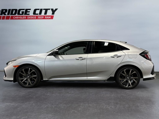 2017 Honda Civic Sport - Sunroof - Proximity Key in Cars & Trucks in Lethbridge - Image 2
