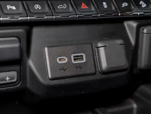 2021 GMC Sierra 1500 AT4 CREW 4X4 V8 *TOIT* NAV CUIR SIÈGES VENT in Cars & Trucks in Laurentides - Image 27