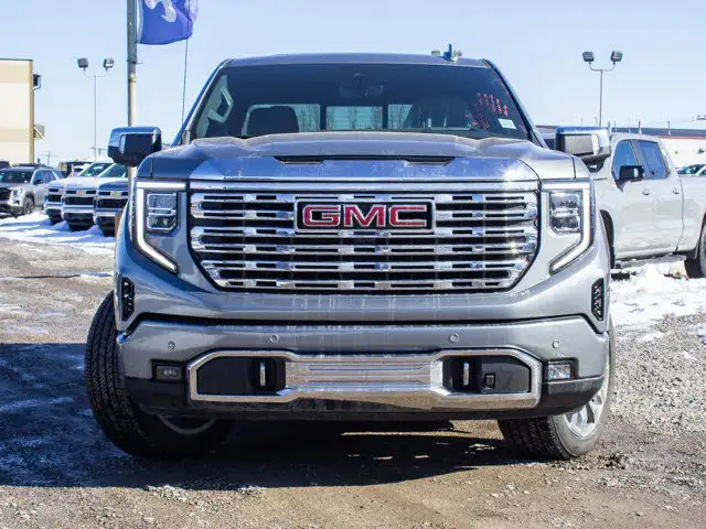 2025 GMC Sierra 1500 Crew Cab Short Box 4-Wheel Drive Denali for dans Autos et camions dans Ville d’Edmonton - Image 4