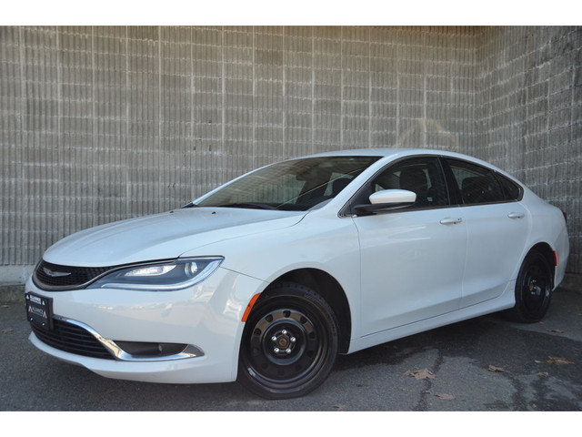  2015 Chrysler 200 Limited W/Backup Camera/Bluetooth/Heated Seat in Cars & Trucks in Burnaby/New Westminster