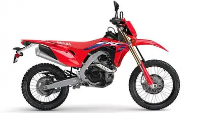 True Street-Legal Dirt Bike The CRF450RL uses the CRF450R motocrosser as a starting point, then adds...