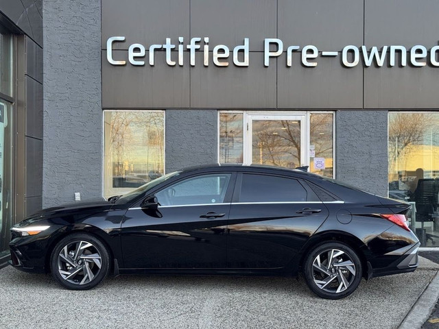 2024 Hyundai Elantra LUXURY w/ LOW KMS / LEATHER / SUNROOF / NAV in Cars & Trucks in Calgary