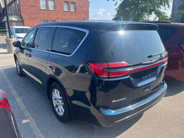2024 Chrysler Pacifica Touring-L | One Owner | Clean Carfax in Cars & Trucks in London - Image 4