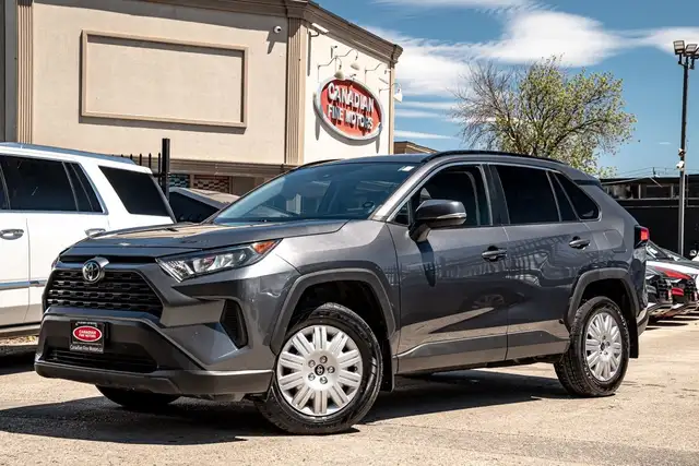 2020 Toyota RAV4 LE | CAM | HEATED SEATS | ONE OWNER in Cars & Trucks in City of Toronto - Image 3
