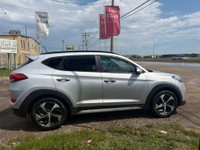 Sunroof/Moonroof, Leather Seats, Blind Spot Monitor, Reverse Camera, Satellite Radio, AWD, Air Condi... (image 5)