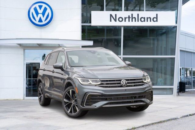 2023 Volkswagen Tiguan Highline R-Line in Cars & Trucks in Calgary