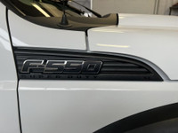 FORD F-550 NACELLE 2012 COFFRE DE RANGEMENT ET ÉTABLIS INTÉRIEUR DISPONIBLE CHEZ BOISVERT FORD A BOU... (image 4)