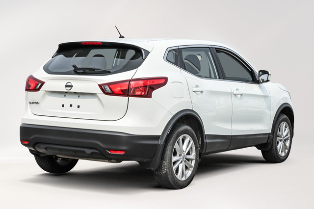 2017 Nissan Qashqai S FWD | Sièges Chauff | Caméra | Bluetooth N in Cars & Trucks in City of Montréal - Image 4