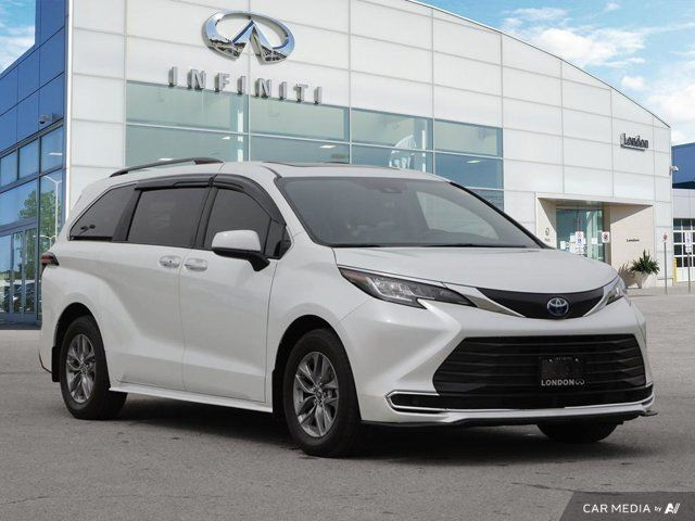 2022 Toyota Sienna XLE in Cars & Trucks in London