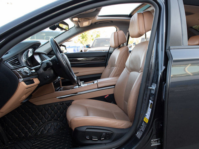 2014 BMW 7 Series AWD Twin-Turbo V8, Sunroof, Harman/Kardon in Cars & Trucks in Calgary - Image 2