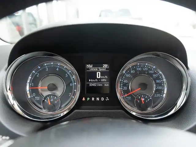 2016 Chrysler Town & Country TOURING in Cars & Trucks in Saskatoon - Image 12