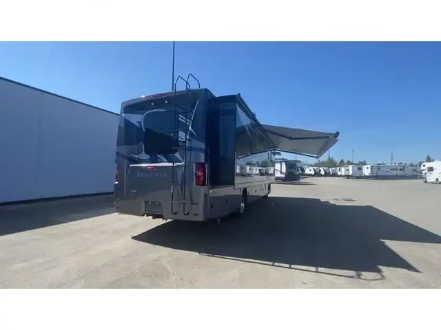 2023 Thor Motor Coach Miramar 35.2 in RVs & Motorhomes in Abbotsford - Image 10
