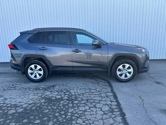 2021 Toyota RAV4 LE in Cars & Trucks in Longueuil / South Shore - Image 8