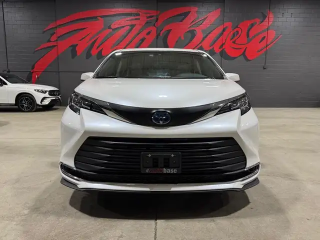 2021 Toyota Sienna XLE HYBRID 8-PASSENGER in Cars & Trucks in Mississauga / Peel Region - Image 8