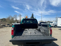 2012 Ford Super Duty F-250 SRW 8ft Box Crew cab with auto ac, new tires, low kms, tilt steering, tow... (image 4)