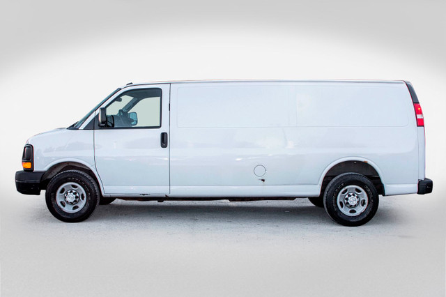 2014 Chevrolet Express Cargo Van 4.8L * AIR CONDITIONNÉ * ALLONG in Cars & Trucks in City of Montréal - Image 3