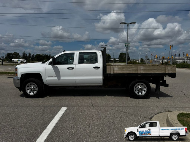 2019 Chevrolet SILVERADO 3500HD Crew Cab Flat Bed 4WD in Cars & Trucks in City of Toronto - Image 4